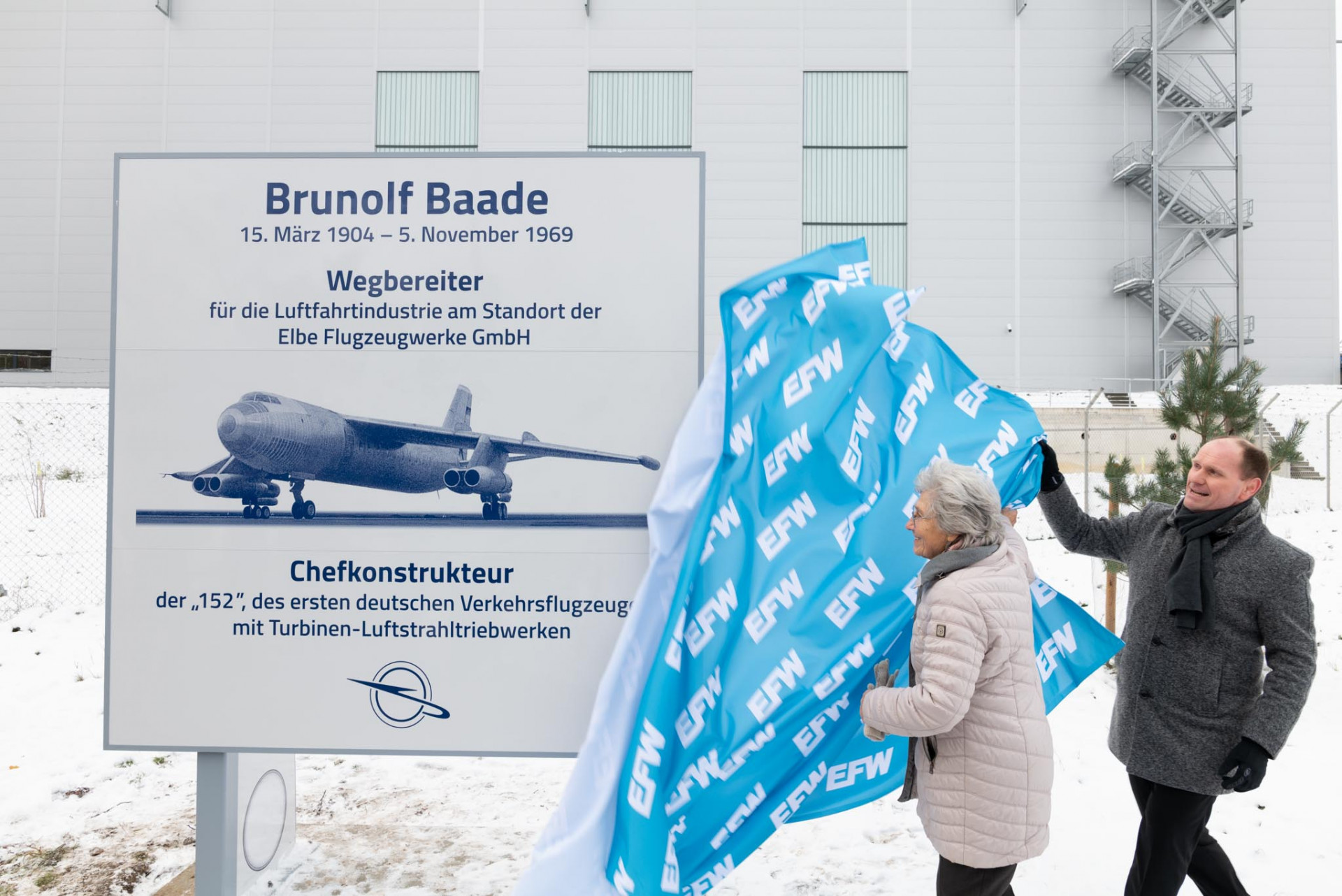 Tochter Prof_Baade_Fr Sauer_bei EFW_Einweihung_Gedenktafel_ 1090825